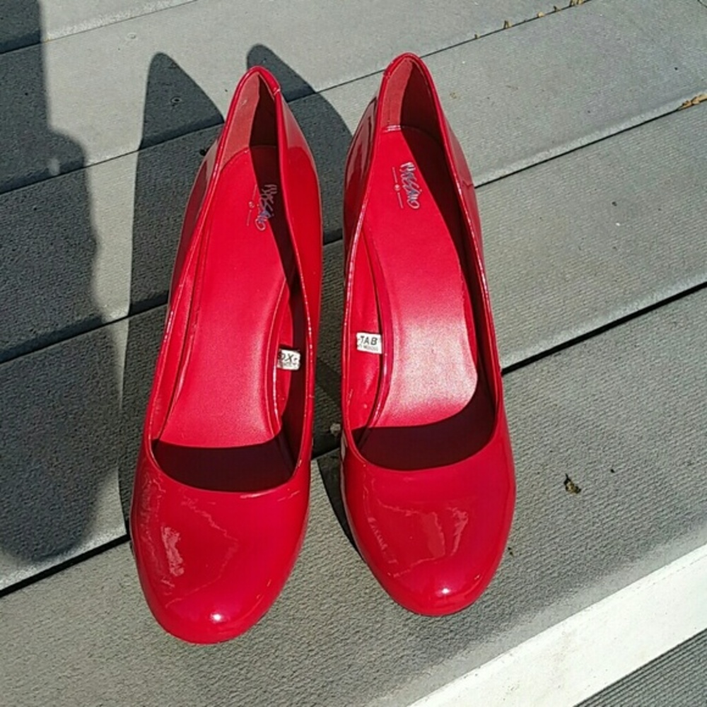 Red 4" heel pumps/shoes size 9.5 med